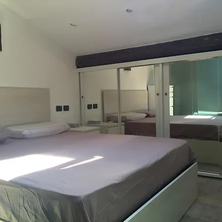 Apartment Casa Tinku Parma